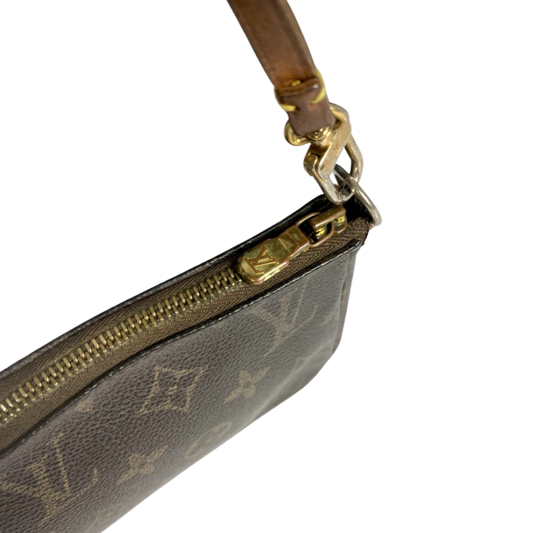 LOUIS VUITTON POCHETTE